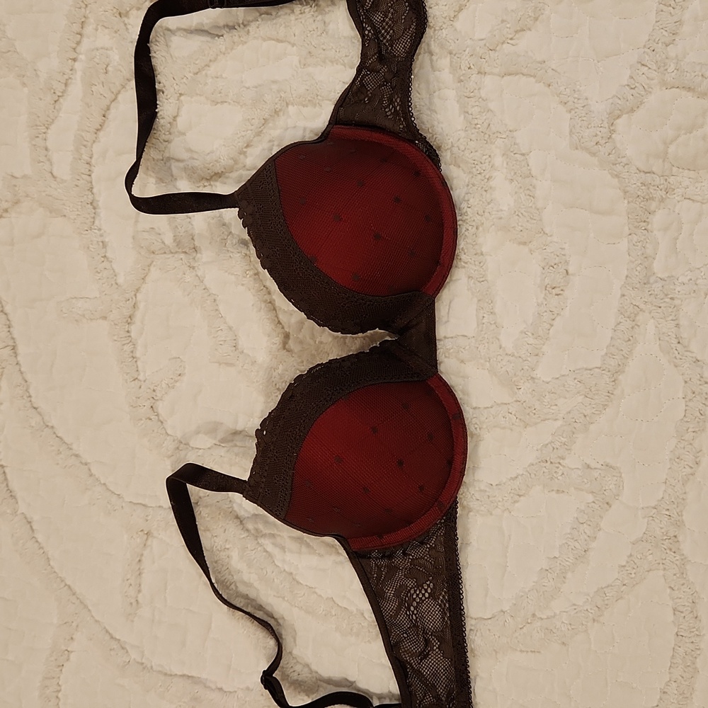DKNY underwire slight pushup lace bra 32C
